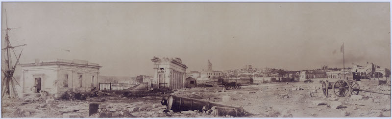 Photographies en guerre : Léon-Eugène Méhédin, Sébastopol : vue de la ville et du port, 1855 © Paris - Musée de l’Armée, Dist. RMN-Grand Palais - Christian Moutarde